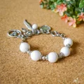 Handmade white tridacna stone fashionable bracelet
