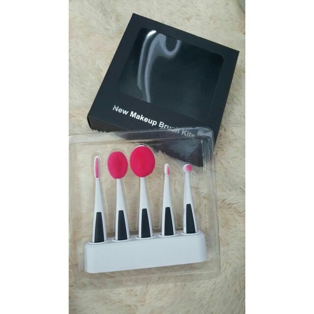 MAKEUP BRUSH KIT