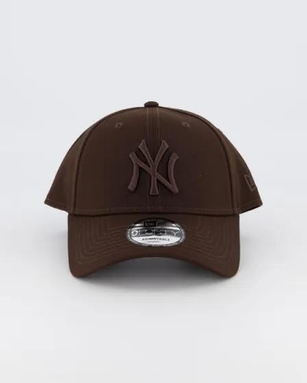 New Era NY Yankees 9FORTY Cap Dark Brown