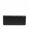 CHANEL Pre-Owned 2017-2018 logo-plaque diamond-quilted wallet - Black