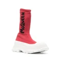 Alexander McQueen sock-style logo-print boots - Red