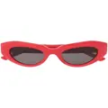 Balenciaga Eyewear logo-plaque cat-eye sunglasses - Red