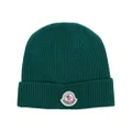 Moncler logo-patch ribbed-knit beanie - Green