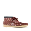 Clarks Originals paisley-print lace-up boots - Brown