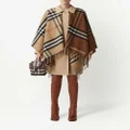 Burberry Contrast check fringed cape - Brown