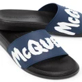 Alexander McQueen graffiti-logo slip-on slides - Blue