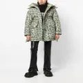 sacai leopard-print hooded puffer jacket - Green