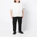 izzue logo-patch short-sleeved shirt - White