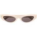 Alexander McQueen Eyewear cat-eye frame sunglasses - White