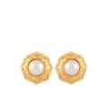 CHANEL Pre-Owned 1980s faux-pearl clip-on earrings - Gold