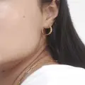 Monica Vinader small Nura hoop earrings - Gold
