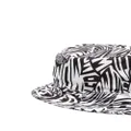 Moncler logo-print bucket hat - White