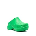 Balenciaga x Crocs logo-embossed platform mules - Green