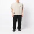 izzue logo-patch cotton T-shirt - Neutrals