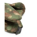 Moschino camouflage-print padded hat - Green