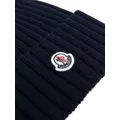 Moncler logo-patch ribbed-knit beanie - Blue