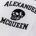 Alexander McQueen logo-intarsia skull socks - White