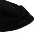 Calvin Klein Essential logo-patch beanie - Black