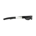 Gucci Eyewear logo-engraved cat-eye frame sunglasses - Black