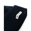 Emporio Armani logo-patch chunky-knit beanie - Blue