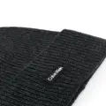 Calvin Klein logo-patch ribbed beanie - Grey