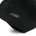 Calvin Klein logo-appliqué beanie - Black