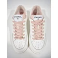 CHANEL Pre-Owned CC logo-debossed leather sneakers - White