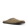 Common Projects asymmetric-toe suede clogs - Green