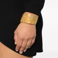 Kenneth Jay Lane crystal-embellished hammered cuff bracelet - Gold