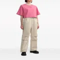 izzue logo-patch cropped T-shirt - Pink