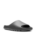 adidas Yeezy "Dark Onyx" slides - Grey