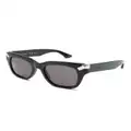 Alexander McQueen Eyewear logo-engraved cat-eye sunglasses - Black