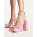 Glamorous platform heel sandals in pink patent