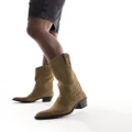 Pull & Bear western style faux suede boots in beige-Neutral