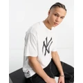 New Era New York Yankees oversized t-shirt in white