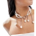Reclaimed Vintage romantic drippy pearl necklace-White