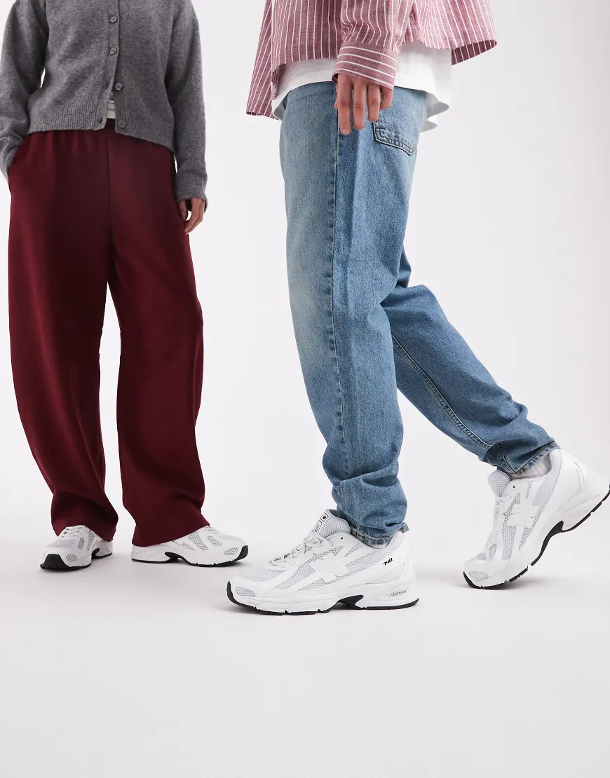 New Balance 740 sneakers in white