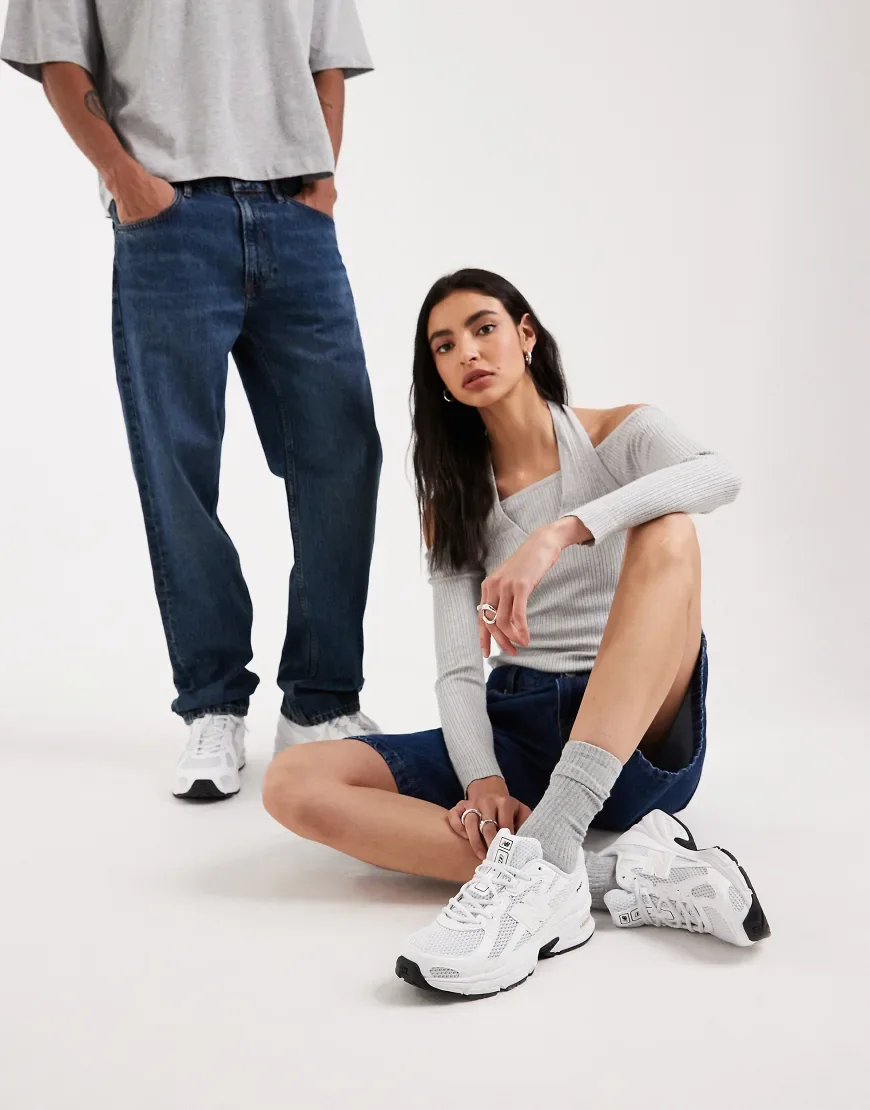 New Balance 740 sneakers in white