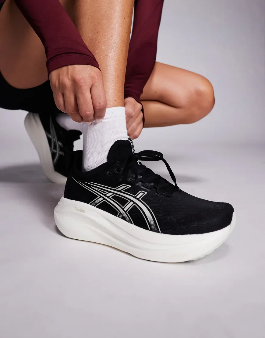 Asics Gel-Nimbus 27 running trainers in black