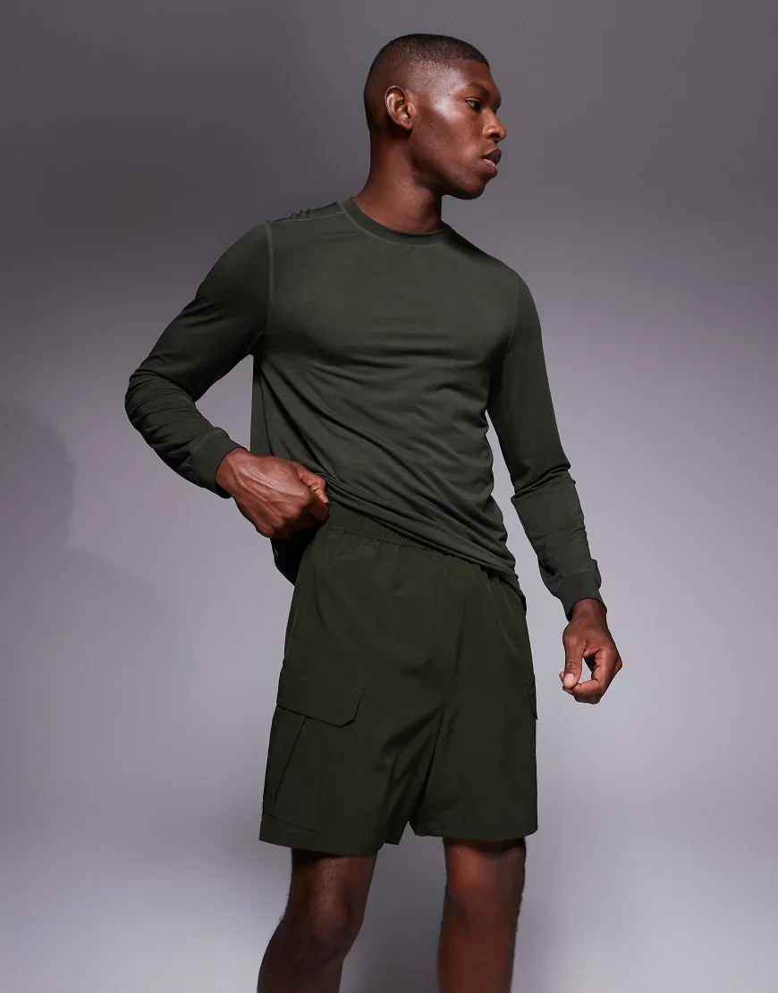 4505 Icon 18cm quick dry training cargo shorts with zip pockets in khaki-Green