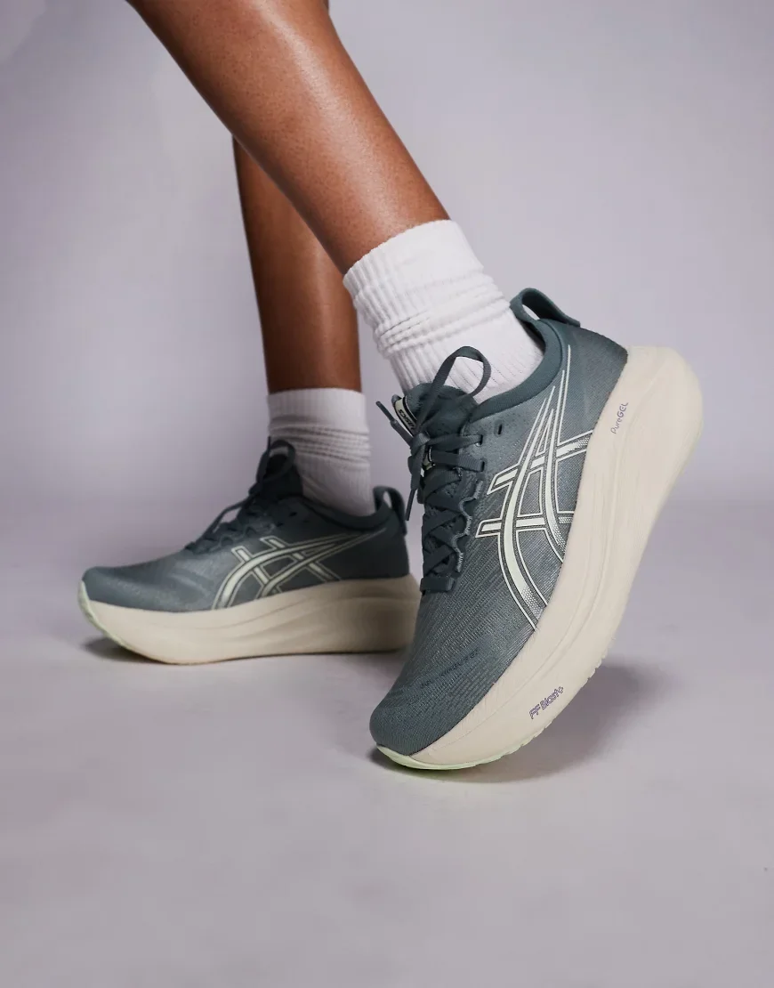 Asics Gel-Nimbus 27 running trainers in blue