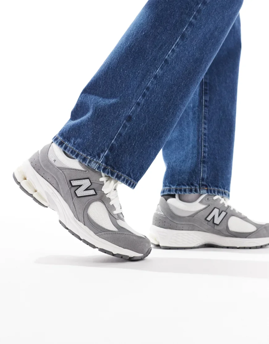 New Balance 2002R trainers in grey