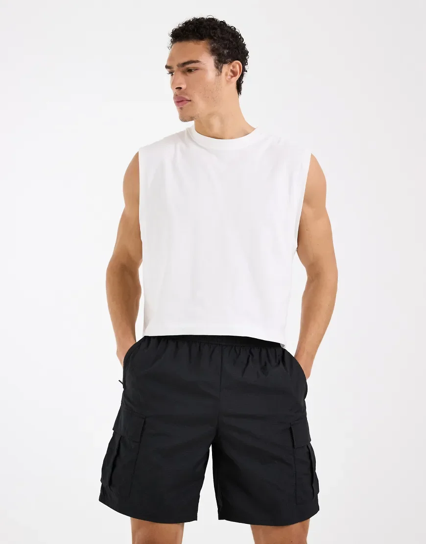 4505 crinkle nylon 18cm cargo training shorts with zip pockets in black