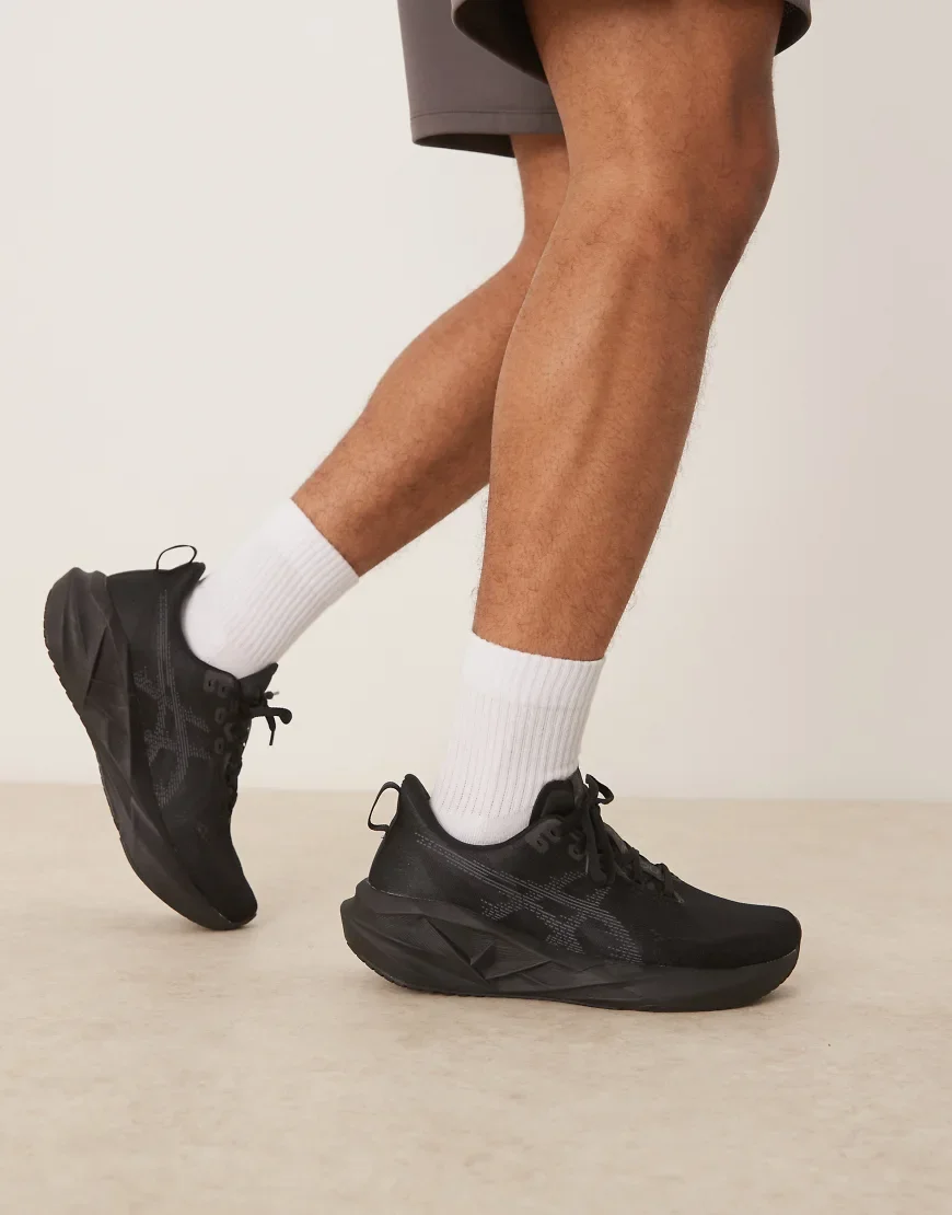 Asics Novablast 5 running trainers in black and carrier grey