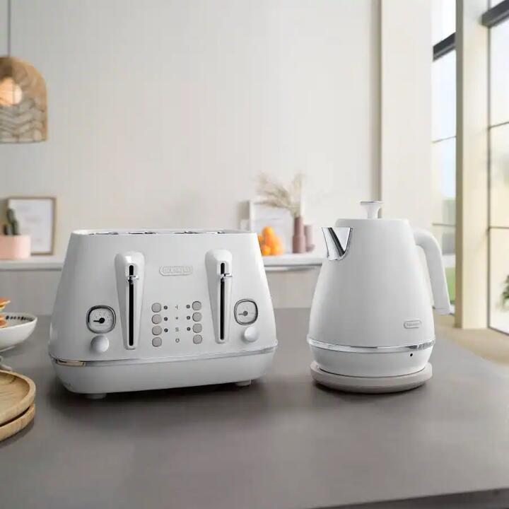 De'Longhi Distinta Moments Kettle Sunshine White