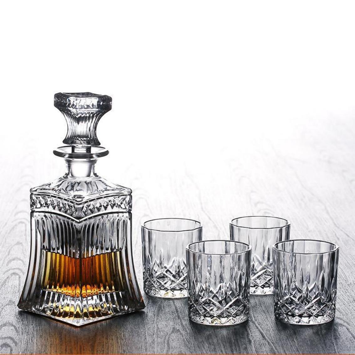 Liquor Spirit Decanter with 4 Glasses for Whisky Vodka Bourbon Gin Rum Port Wine (709ml)
