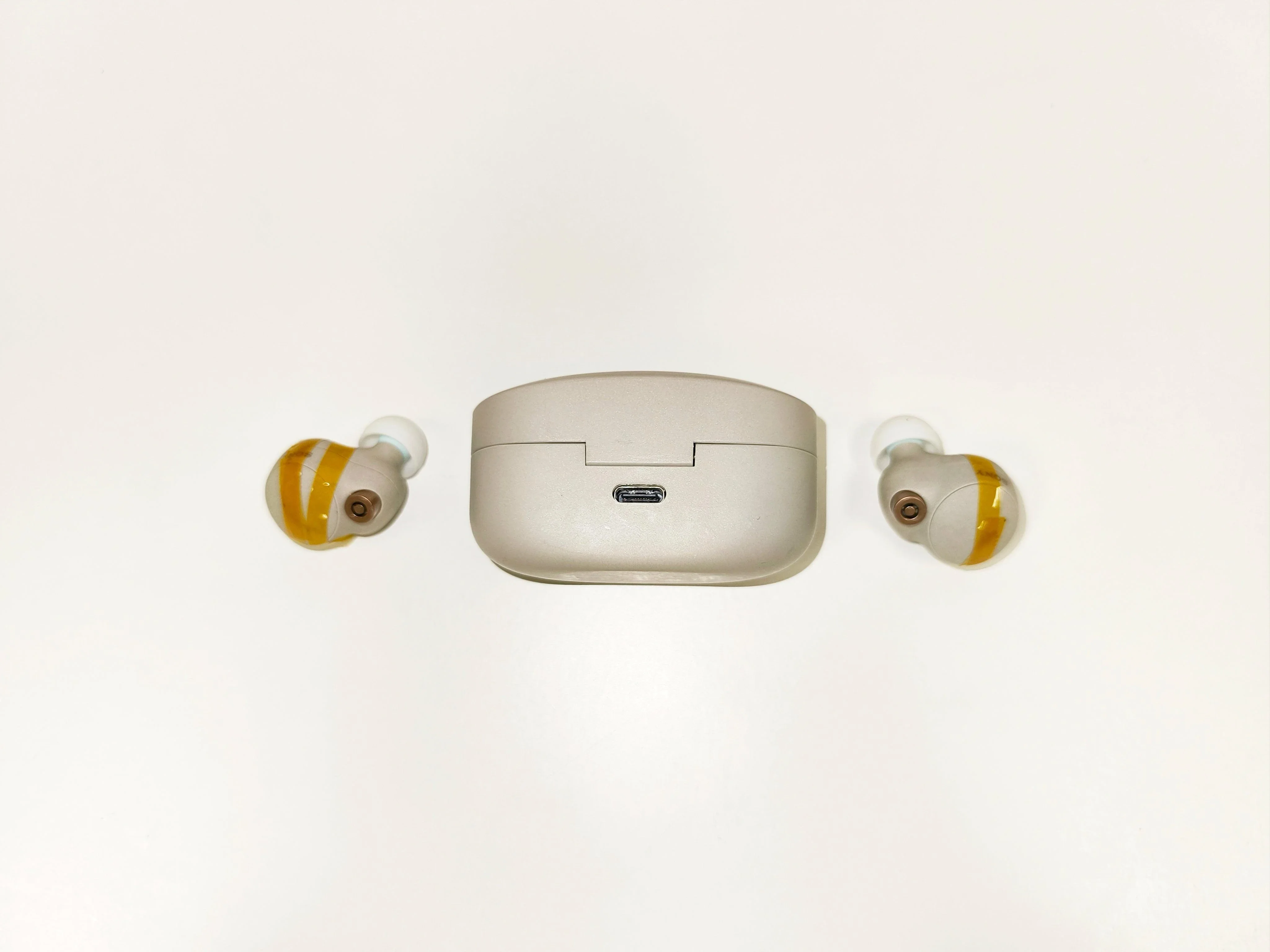 Refurbished Very Good Sony WF-1000XM4 Noise Cancelling Wireless Earbuds White